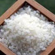 白米は穀物の中では最も消化吸収がよくお腹に優しい食材です。美味しさに間違いのない「こしひかり」と「まいひかり」の自家精粉を使います。産地：宮崎県・鹿児島県